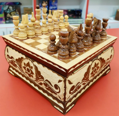 Шахматы резные ручной работы в ларце малые